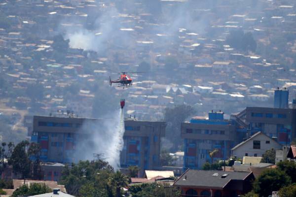 Dos fallecidos tras caída de helicóptero que combatía incendios en Galvarino