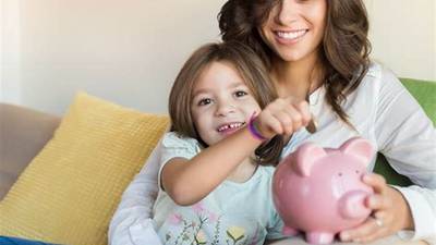 Ayuda a tus hijos con estos consejos financieros