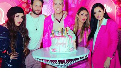 Integrantes de ‘RBD’ se quedan vestidos y alborotados en los Premios Lo Nuestro 