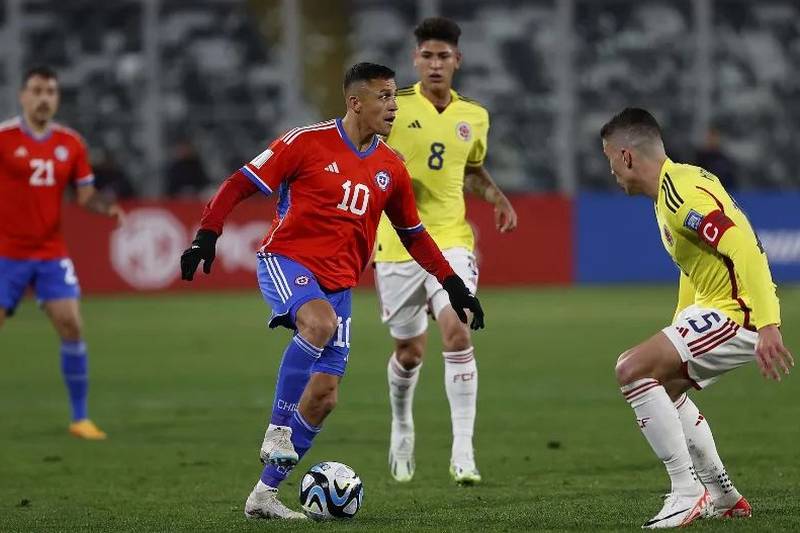 La prensa italiana aseguró que al delantero chileno ya le queda "muy poco de Niño Maravilla", después de su deficiente presentación ante Colombia.