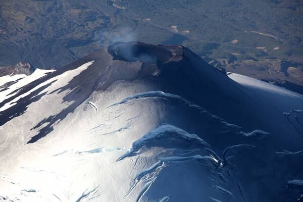 Volcán Villarrica presenta nuevas señales de actividad volcánica reciente