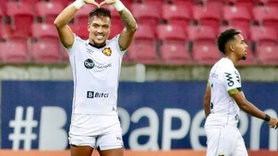 El “Búfalo” desata la locura en Brasil: Javier Parraguez sigue en racha y vuelve a anotar en Sport Recife