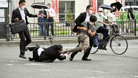 Video del momento exacto en el que le disparan al exprimer ministro japonés, Shinzo Abe
