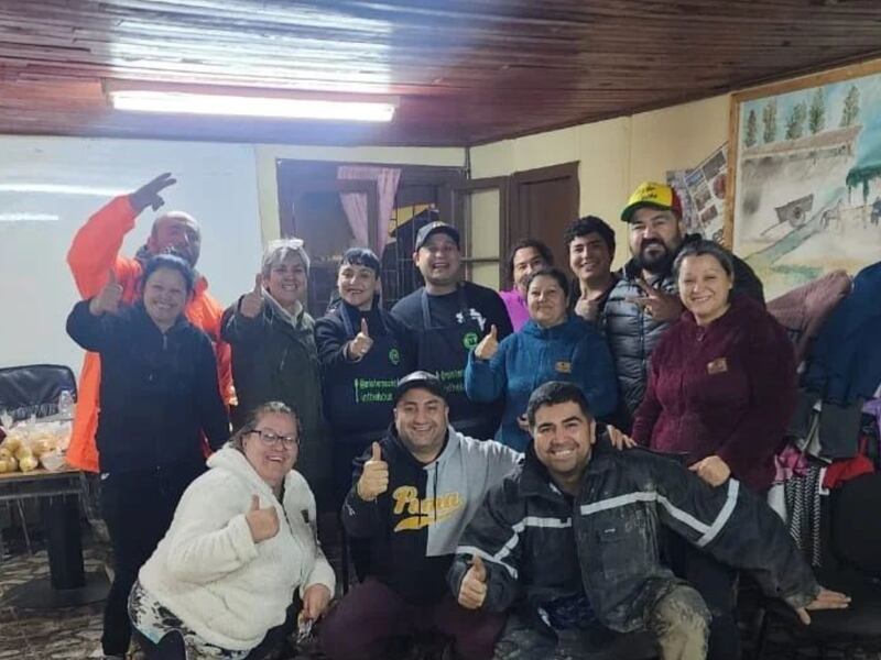 Nacho Román sacó su lado más solidario: hizo 200 cazuelas para damnificados de Coltauco