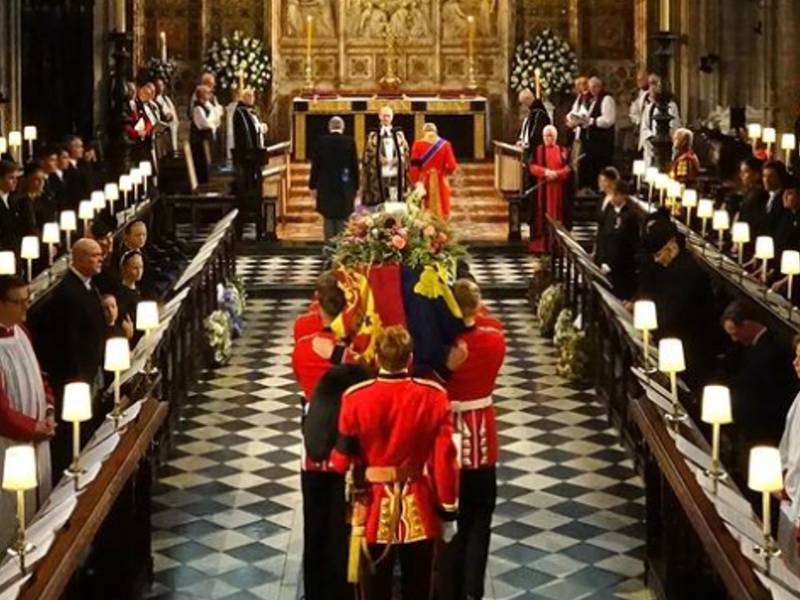Reina Isabel II: la selfie en pleno funeral que ha causado indignación