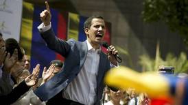 Guaidó denuncia que policía represora de la dictadura está en su casa buscando a su esposa