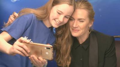 “Es lo más precioso que he visto en mi vida”: Kate Winslet conquista a todos con tierno gesto a joven entrevistadora