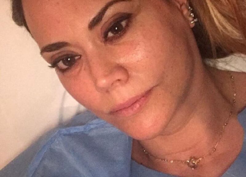 Exmodelo chilena Daniela Campos fue detenida por carabineros de El Tabo por violencia intrafamiliar hacia su pareja y por vulneración de derechos de hija menor de edad. 
@CarabValparaiso
 
@medregionales