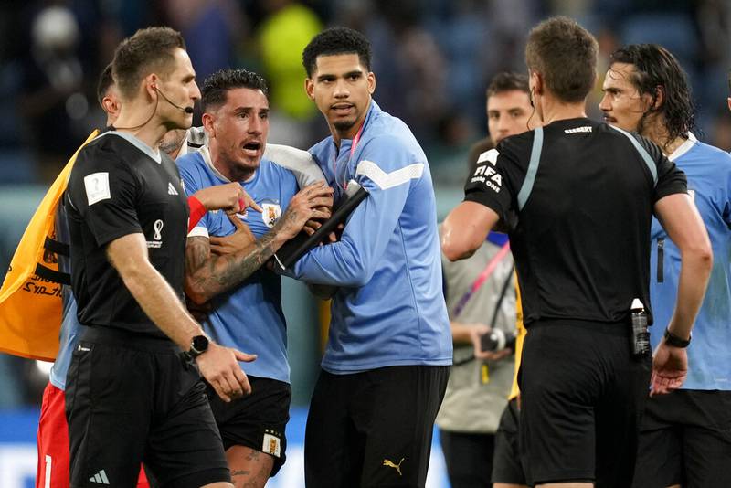José María Giménez perdió el control tras la eliminación de Uruguay