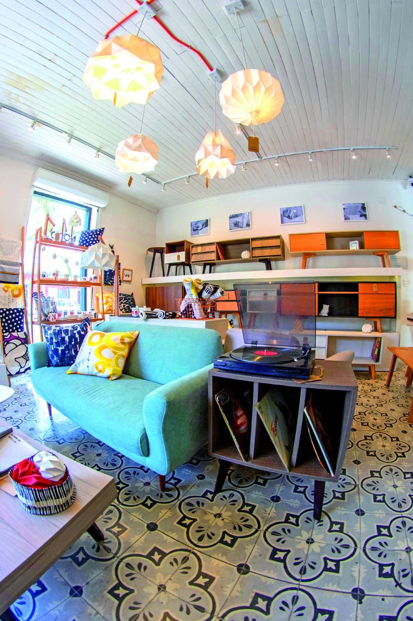 Convencional Latón escotilla tiendas muebles barrio italia Alegre