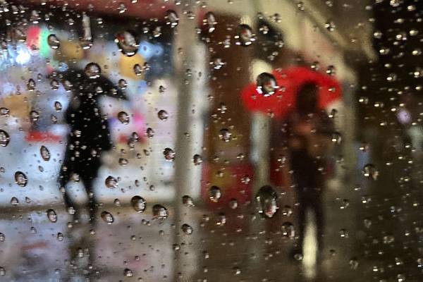 Sí habrá precipitaciones en la Región Metropolitana: ¿En qué comunas y a qué hora comienza a llover este jueves?