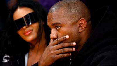 Kanye West es criticado por publicar foto de su pareja