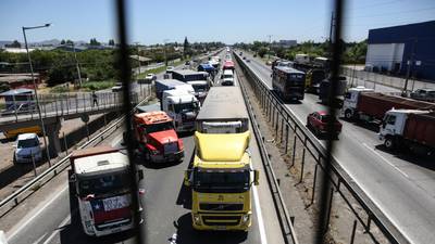 “¡No lo vamos a tolerar!”: Gobierno invoca la Ley de Seguridad del Estado por paro de camioneros