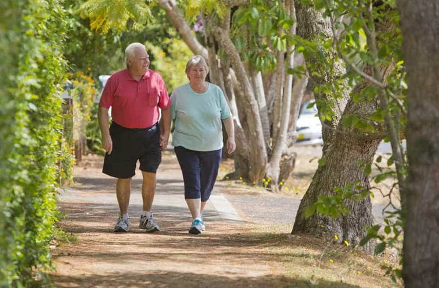 Caminar en zigzag ayuda a las personas mayores a preservar el equilibrio.