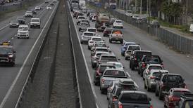 94% de las personas que usan autos particulares habitualmente consideran hay mucho tráfico en Santiago