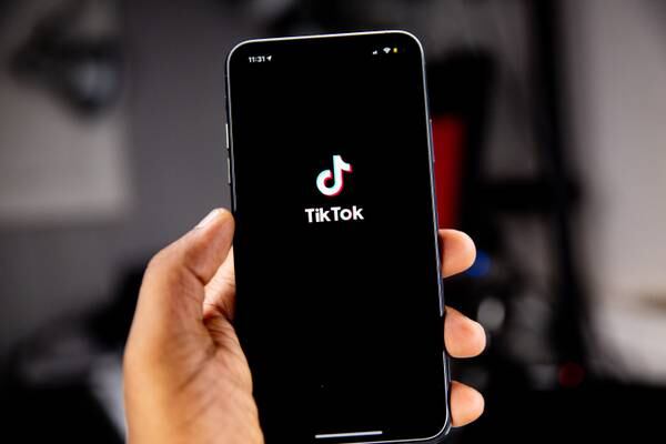 TikTok planearía crear influencers con Inteligencia Artificial