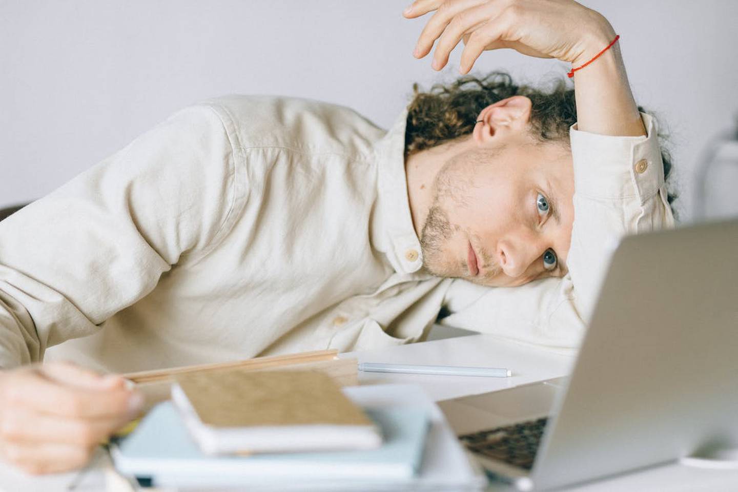 Síndrome de Burnout: 10 sintomas que REVELAM que você tem esgotamento profissional