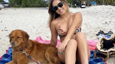 “Es ser responsable”: Maura Rivera reacciona a las críticas por llevar a su perros con correa a la playa