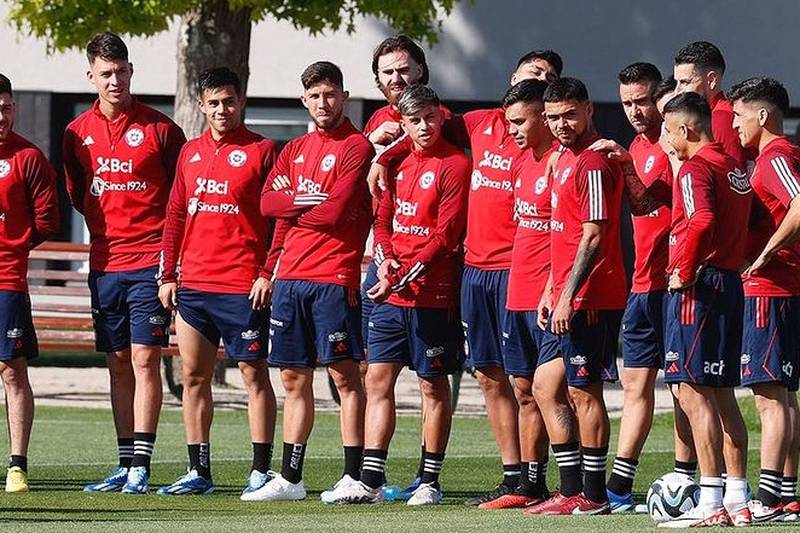 El estratego argentino hizo una última modificación al equipo titular de Chile que enfrentará esta noche a Paraguay en el estadio Monumental.