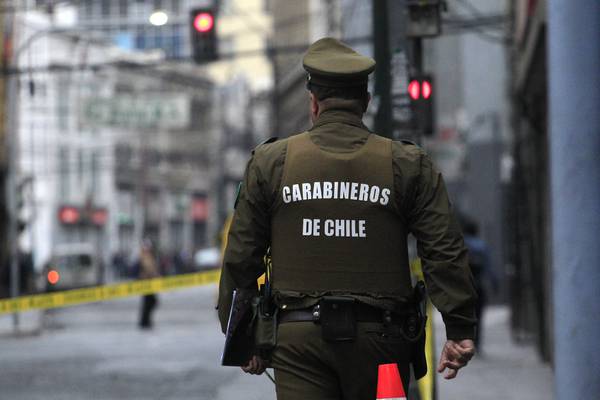 Carabinero mató a sujeto que le disparó en el hombro tras procedimiento por robo en Santiago