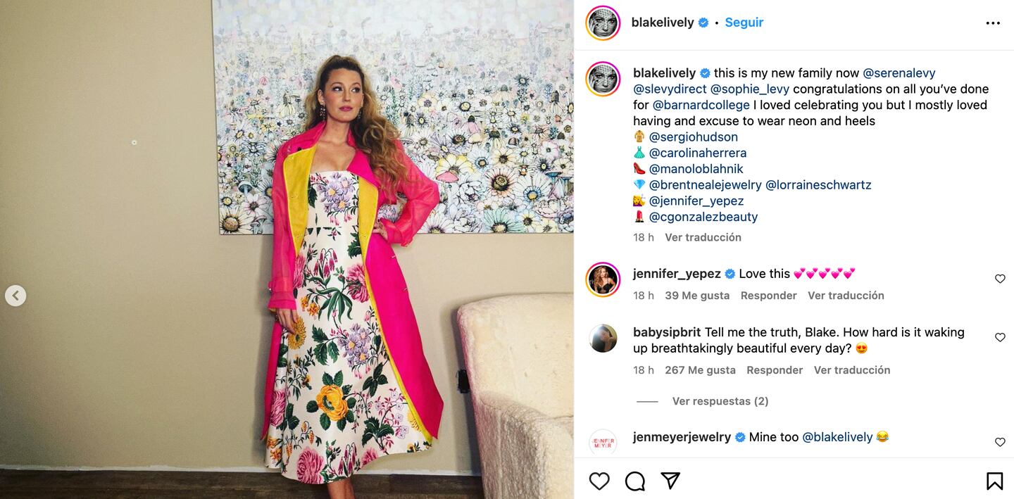 Blake Lively lució su figura postparto con colorido vestido floral.