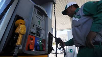 Bajan las bencinas: Todos los combustibles tendrán una caída este jueves, menos la de 97