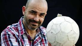 Sacheri anuncia película sobre ídolo del fútbol argentino y la Guerra de Las Malvinas