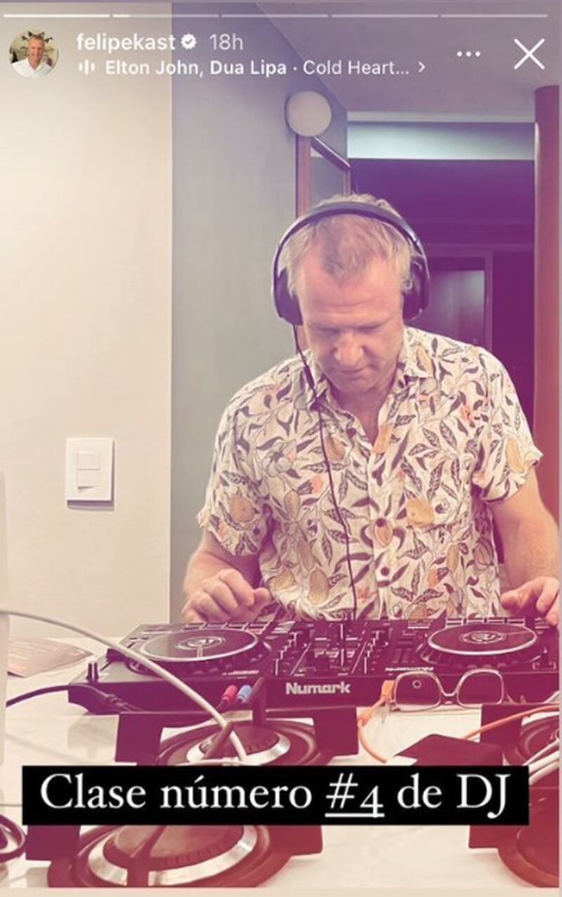 Felipe Kast está tomando clases de DJ para retomar su hobby escolar. Es terapéutico señaló.