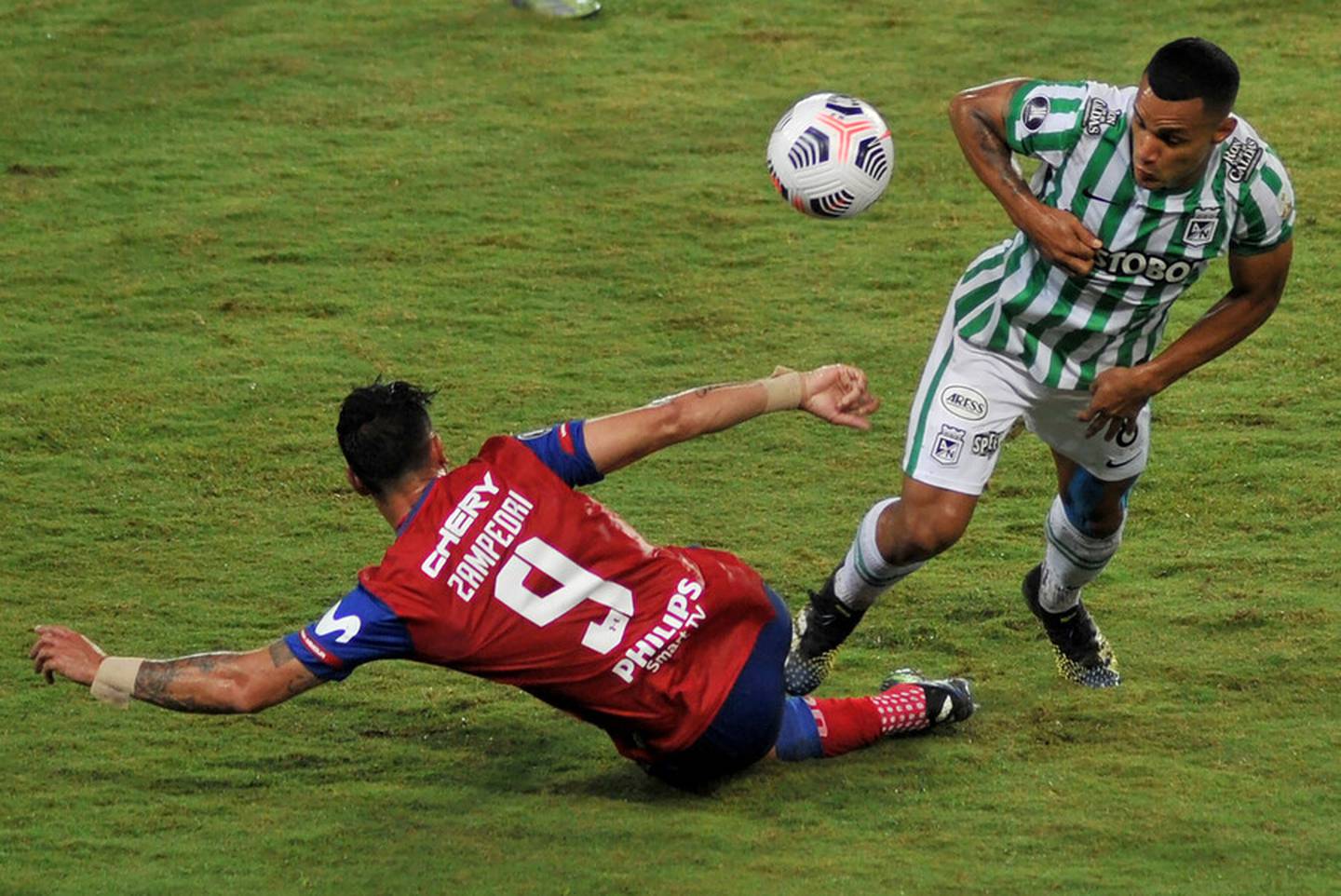 Brayan Rovira enfrentó a la UC en la Copa Libertadores 2021, jugando por Atlético Nacional