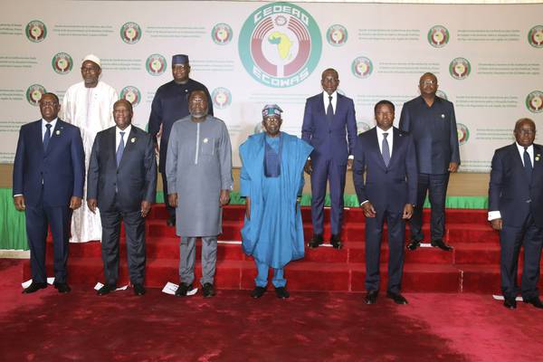 Grupo de países en África retira sanciones a Níger