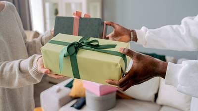 Estos son los regalos que NO debes dar, según el Feng Shui en Navidad
