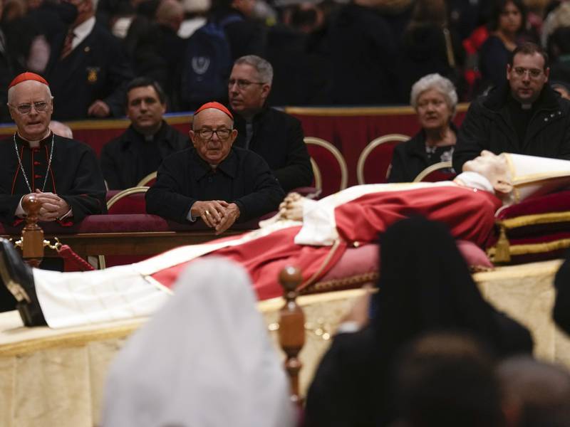“Parece ritual del diablo”: internautas ‘se aterran’ con exequias de Benedicto XVI