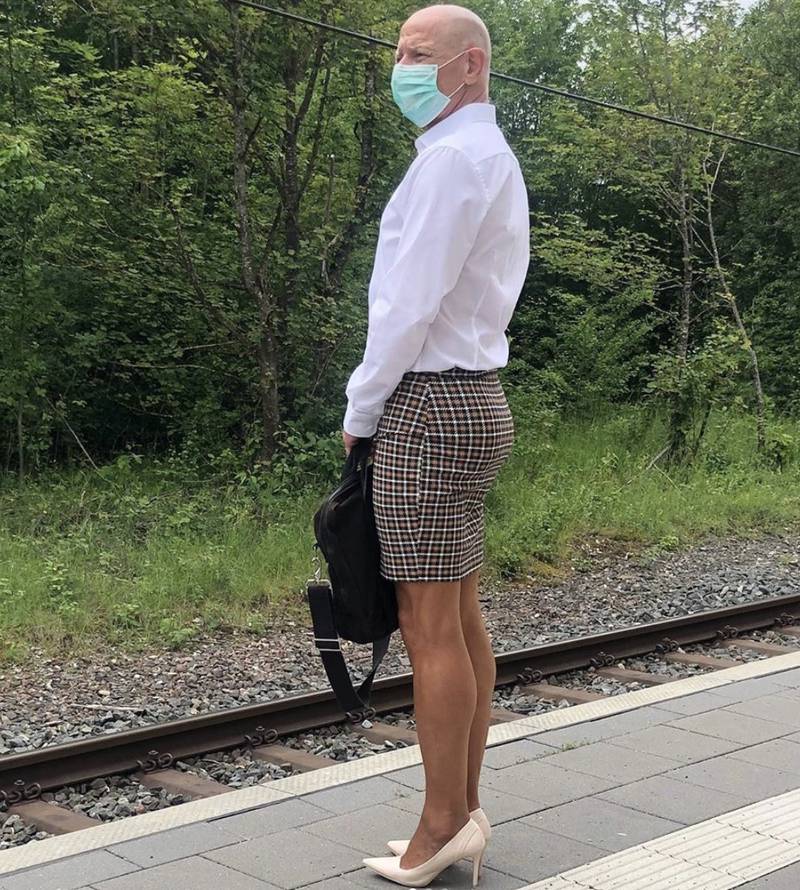 Hombre se viste con falda y tacones para ir a trabajar: quiere demostrar  que la ropa no tiene género