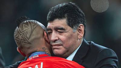“¡Yo le pondría la camiseta de Boca directamente!”: en Argentina recuerdan cuando Maradona confesó su admiración por Vidal