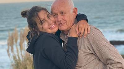 “Él hubiera querido eso”: Fran Undurraga conmemoró aniversario de la muerte de su padre con emotivo viaje a su casa