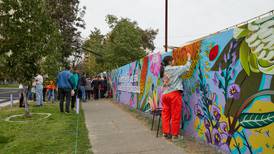 Nuevo mural colaborativo se toma las paredes de la comuna de San Miguel