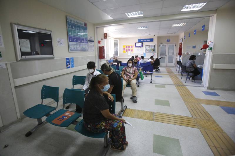 Sala de espera en hospital público. Jonnathan Oyarzun/Aton Chile