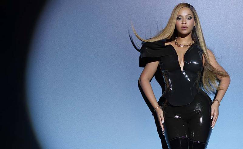 Beyoncé modeló varias piezas de la joyería famosa.
