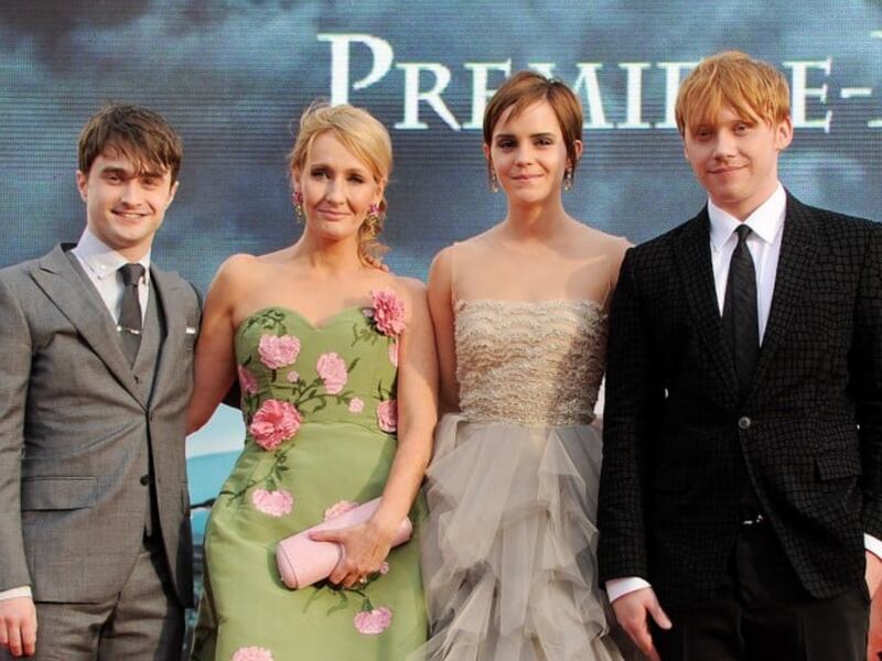 J.K. Rowling ataca a Daniel Radcliffe y Emma Watson por su apoyo a los derechos trans