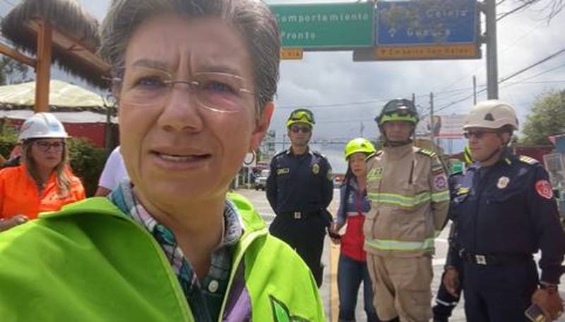 Claudia López en La Calera atendiendo la emergencia