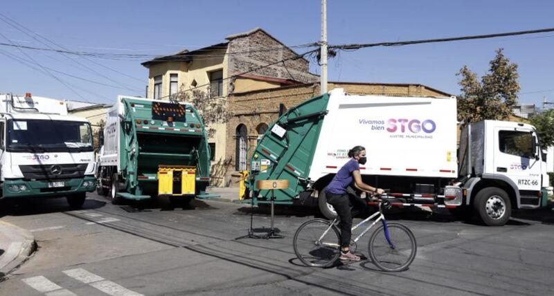 Camiones relectores de basura | Municipalidad de Santiago