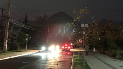 Cortes de luz en Santiago: Intensos vientos dejaron sin suministro a varias comunas