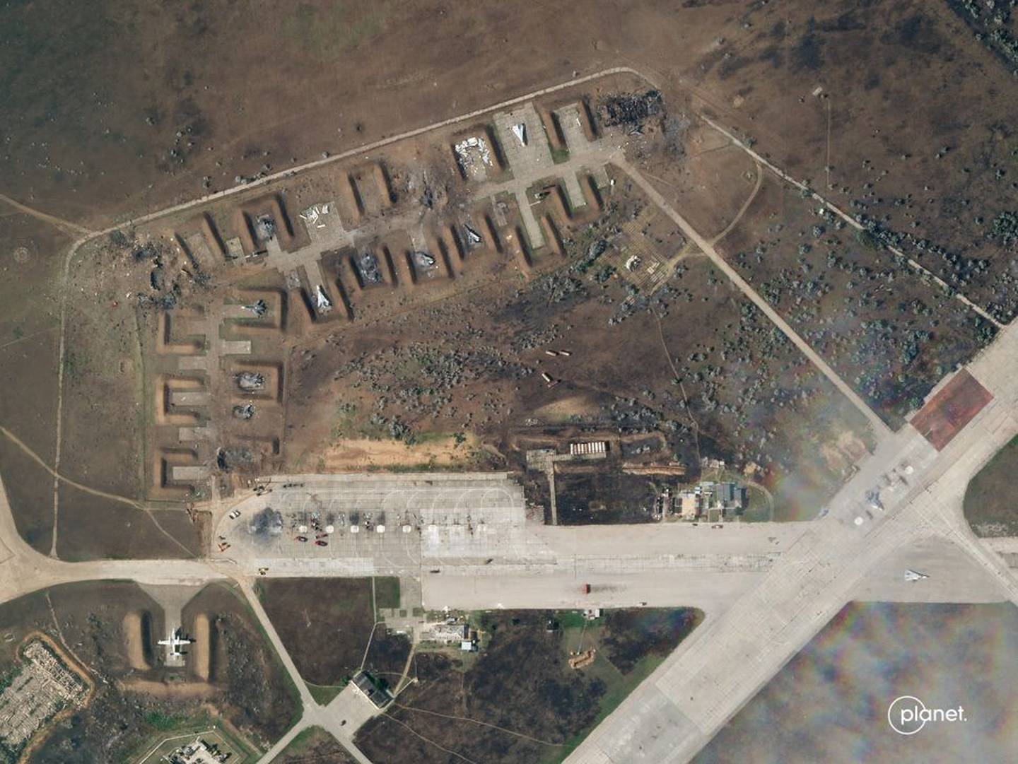 Imagen satelital que muestra daños a los aviones por un ataque ucraniano