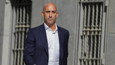 FIFA suspende a Luis Rubiales por su beso a Jenni Hermoso 