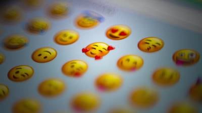Desde un hongo hasta el ave fénix: Estos son los nuevos emojis que se podrán usar en iPhone