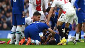 Jugador del Chelsea recibió feroz ‘patadón’: tuvo que irse derecho al hospital