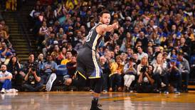Stephen Curry volvió de la lesión y mostró toda su clase para guiar a los Warriors