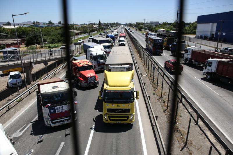 Anuncian acuerdo preliminar entre camioneros y el Gobierno: Debe ser ratificado por bases del gremio