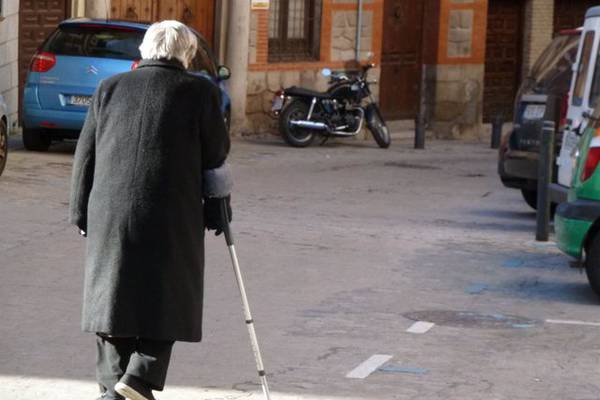 “Le tiraron yogur...”: El descarado nuevo modus operandi para robar la pensión a abuelitos