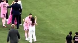 ¡Casi lo besa! Así fue el momento en que Antonella Roccuzzo confundió a Messi con Jordi Alba